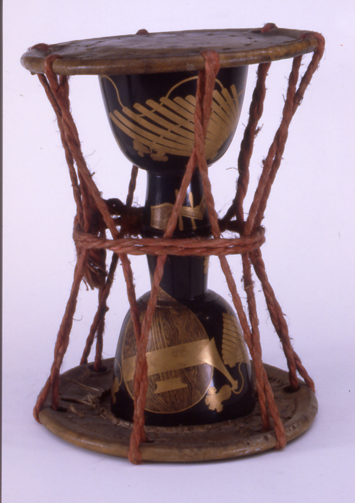 natura morta con strumenti musicali (tamburo, opera isolata) - ambito giapponese (secc. XVII/ XIX)