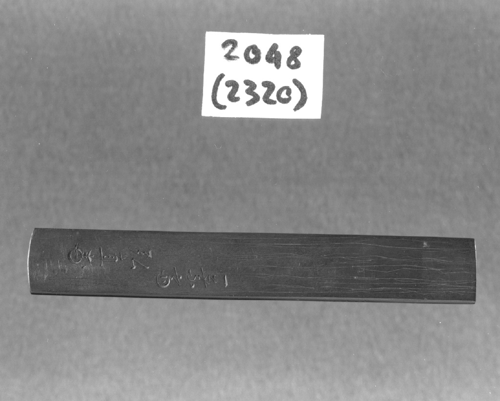 iscrizione (impugnatura di arma bianca, elemento d'insieme) di Ichiyosai Hironao (secc. XVI/ XIX)