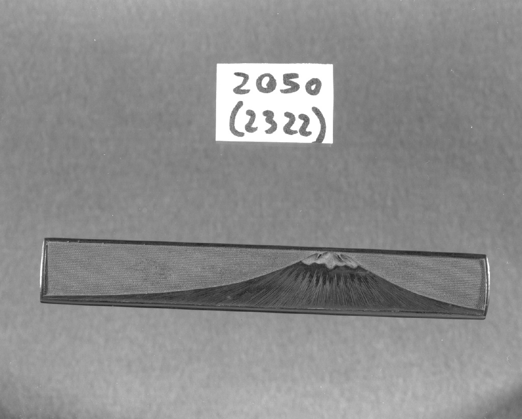 paesaggio montano (impugnatura di arma bianca, elemento d'insieme) di Kamasugi Tomotsune (secc. XVI/ XIX)