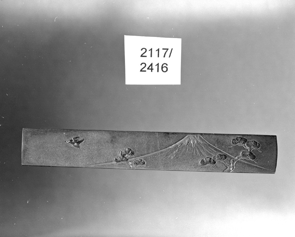 paesaggio montano (impugnatura di arma bianca, opera isolata) - ambito giapponese (secc. XVI/ XIX)