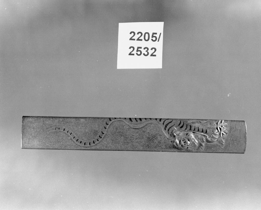 tigre (impugnatura di arma bianca, elemento d'insieme) di Ichiyosai Hironao (secc. XVI/ XIX)