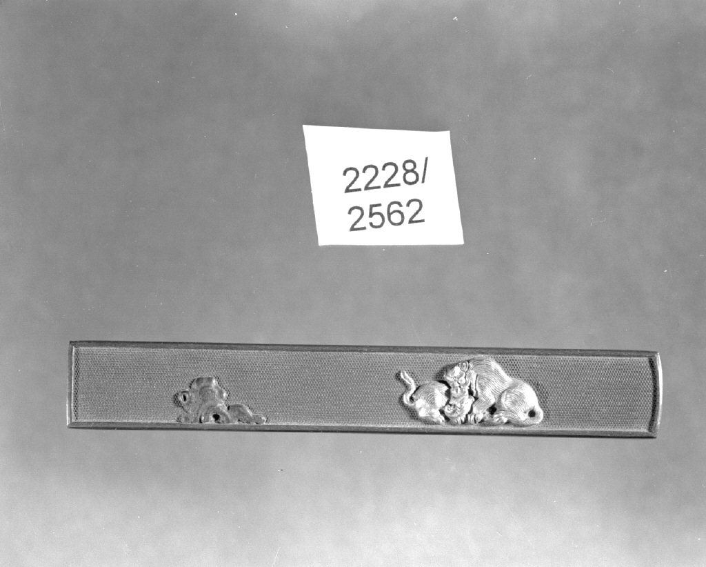 tigre (impugnatura di arma bianca, opera isolata) - ambito giapponese (secc. XVI/ XIX)