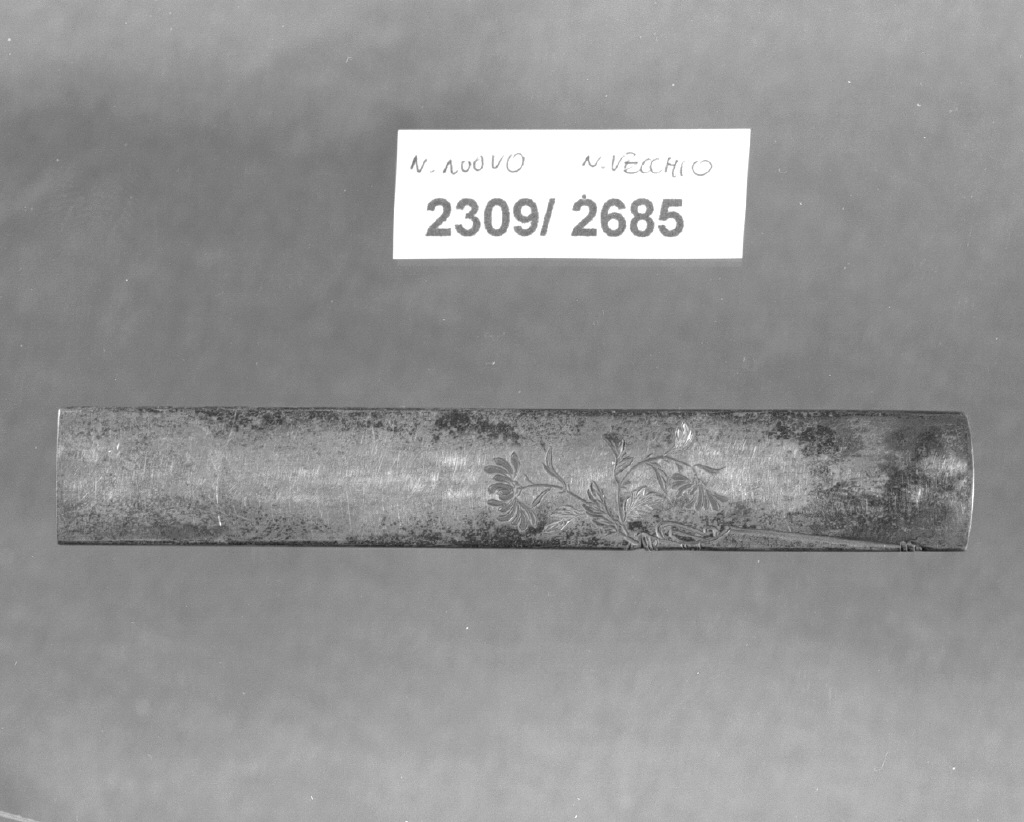 elementi decorativi (impugnatura di arma bianca, opera isolata) - ambito giapponese (secc. XVI/ XIX)