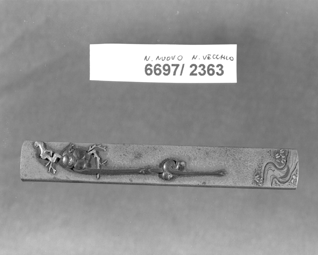 elementi decorativi (impugnatura di arma bianca, opera isolata) di Tsuneyuki (secc. XVI/ XIX)