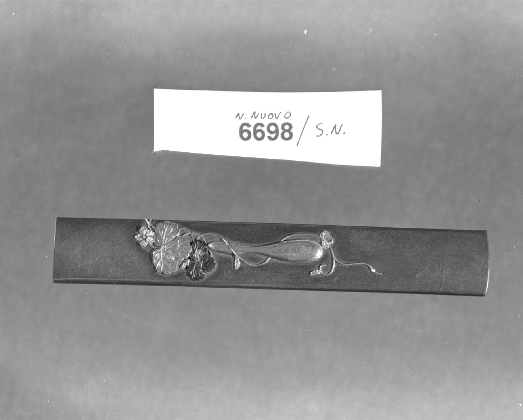 elementi decorativi (impugnatura di arma bianca, opera isolata) - ambito giapponese (secc. XVI/ XIX)