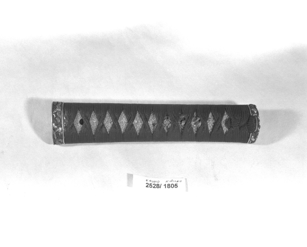 elementi decorativi (impugnatura, opera isolata) - ambito giapponese (secc. XVI/ XIX)