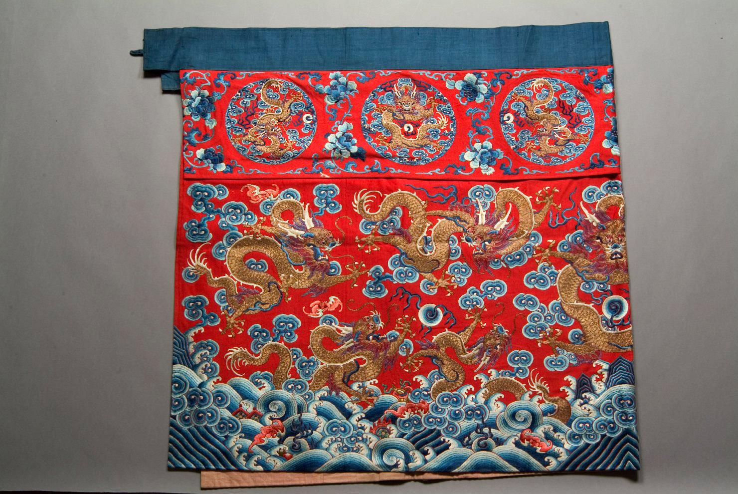 animali fantastici (tessuto, opera isolata) - manifattura cinese (sec. XIX)