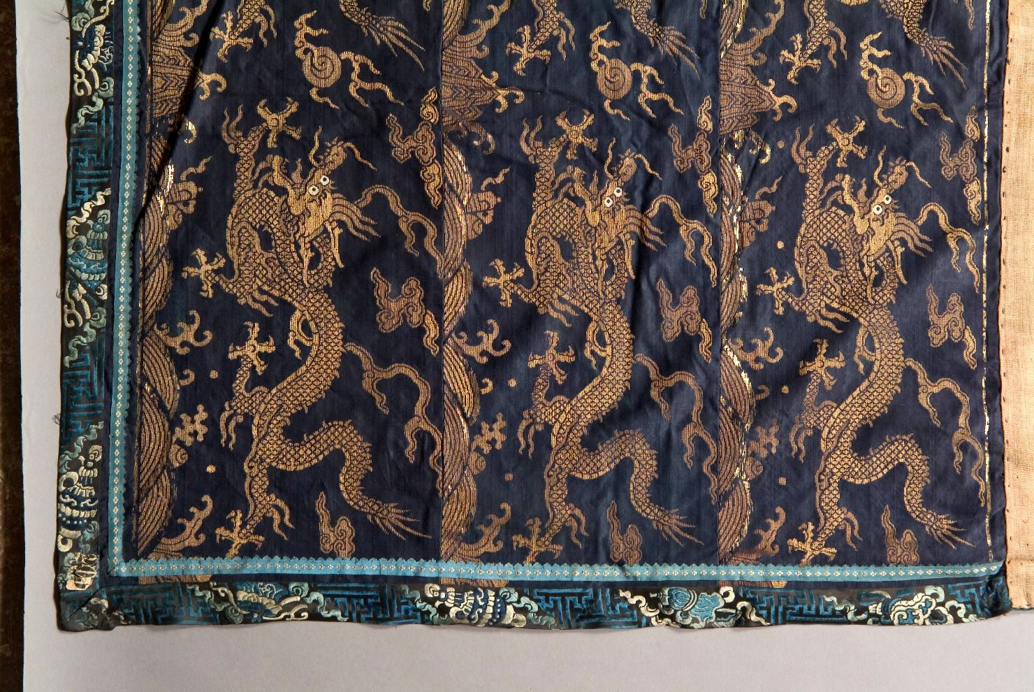 animali fantastici (abito, opera isolata) - manifattura cinese (sec. XIX)