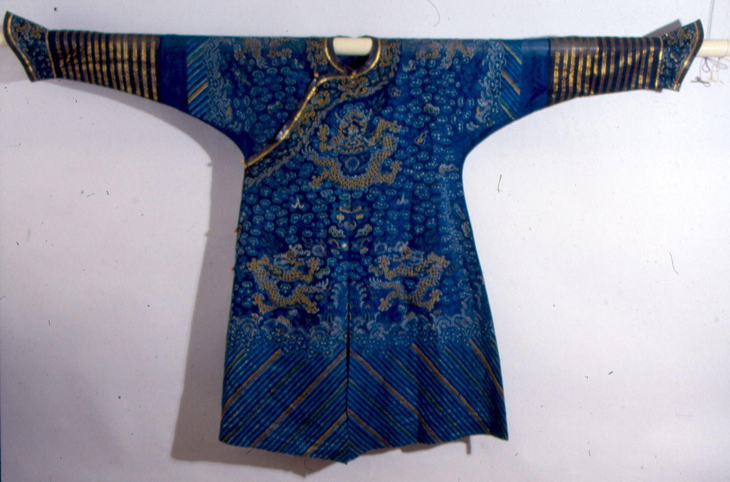 animali fantastici (abito, opera isolata) - manifattura cinese (sec. XIX)