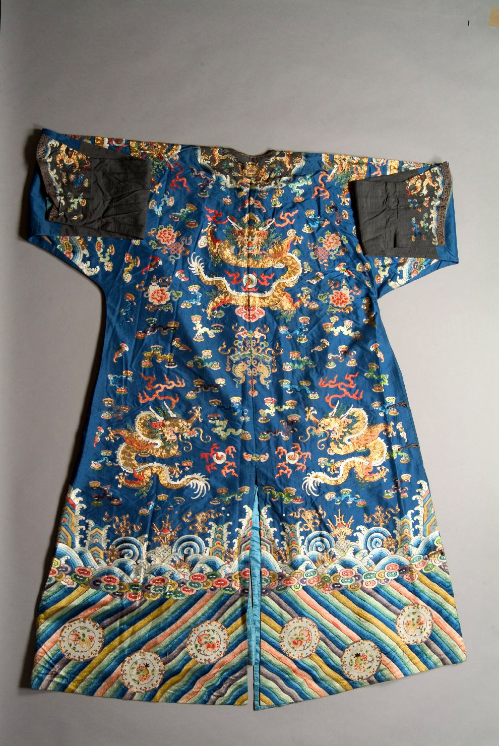 animali fantastici (abito, opera isolata) - manifattura cinese (sec. XIX)