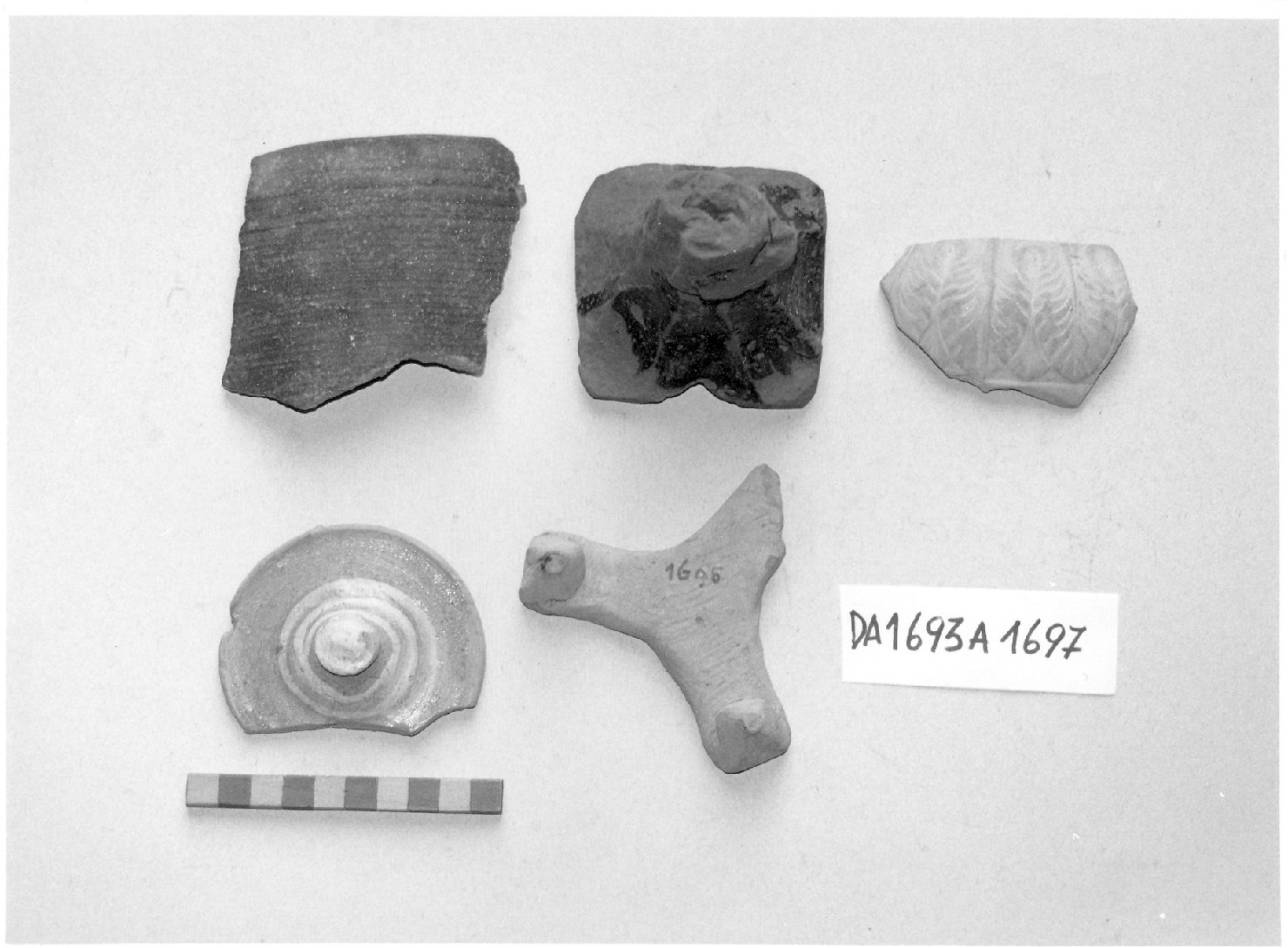 base di colonna, frammento - ambito veneto (sec. XIV)