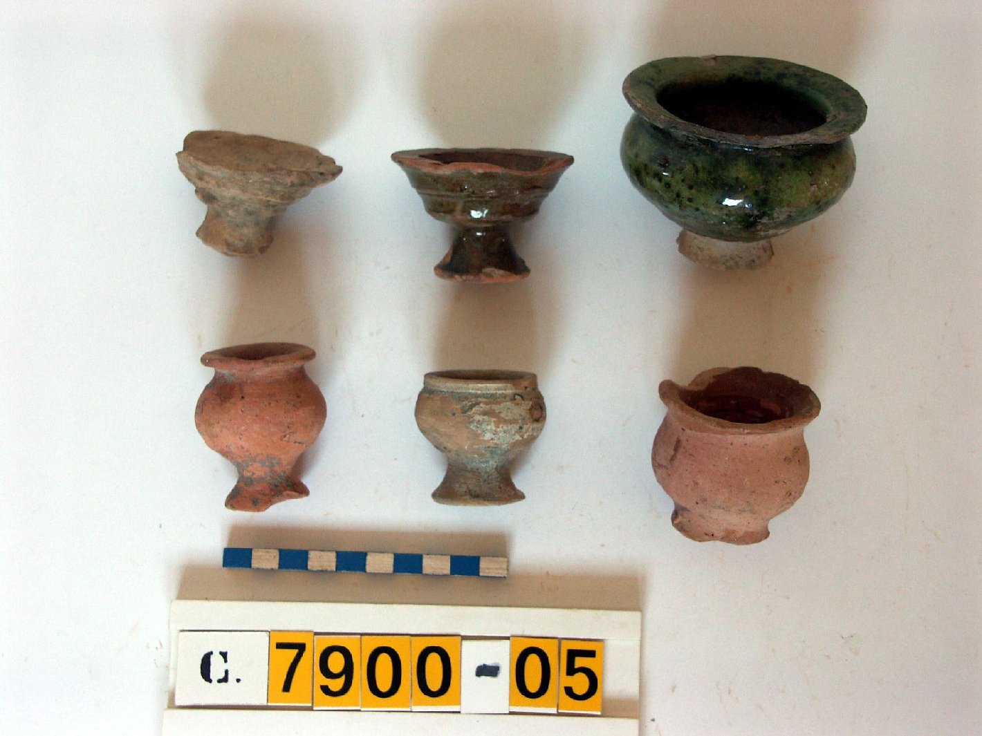 motivi decorativi (vasetto, frammento) - ambito veneto (secc. XVI/ XVII)