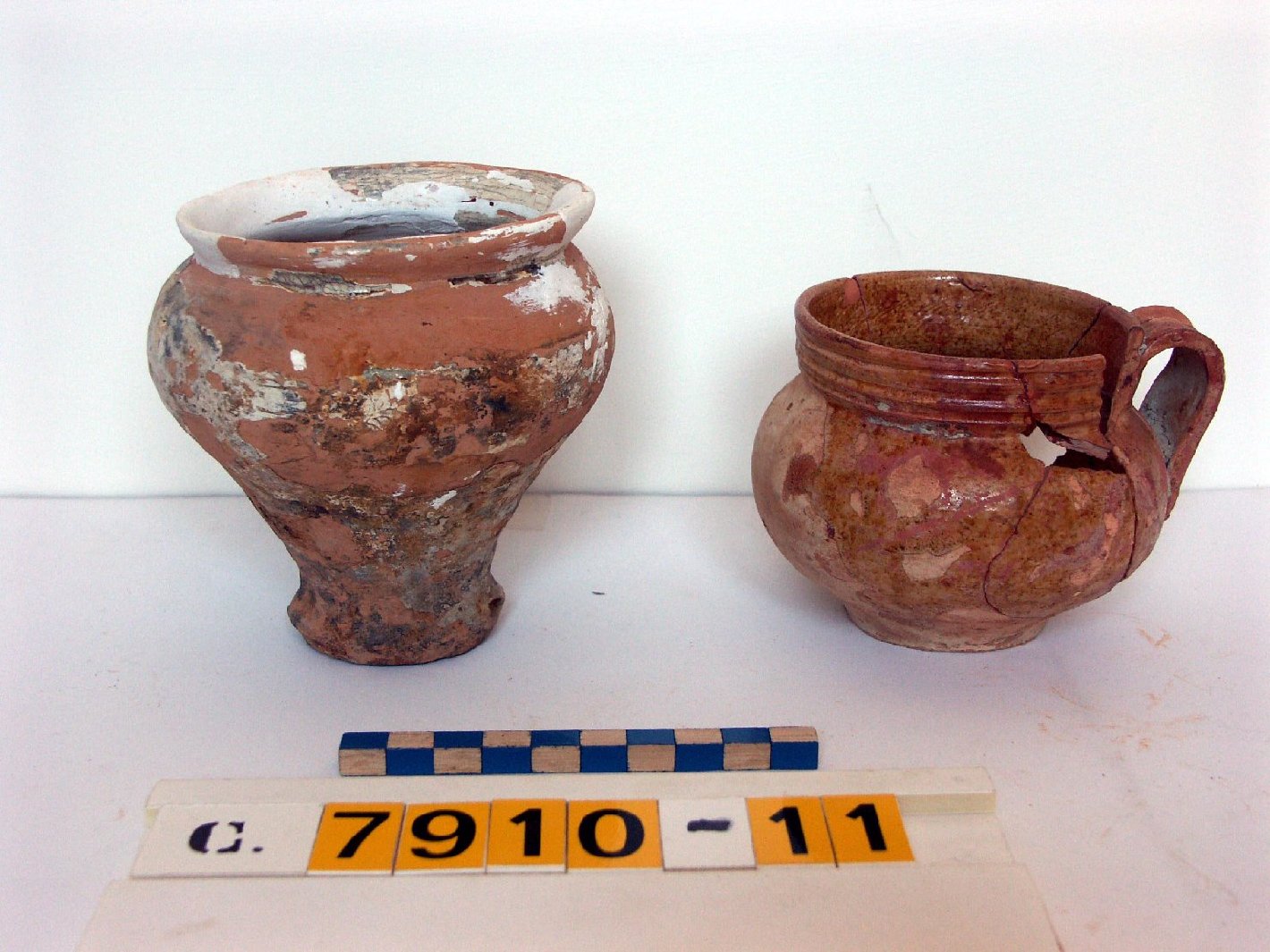 motivi decorativi (vasetto, frammento) - ambito veneto (secc. XVI/ XVII)