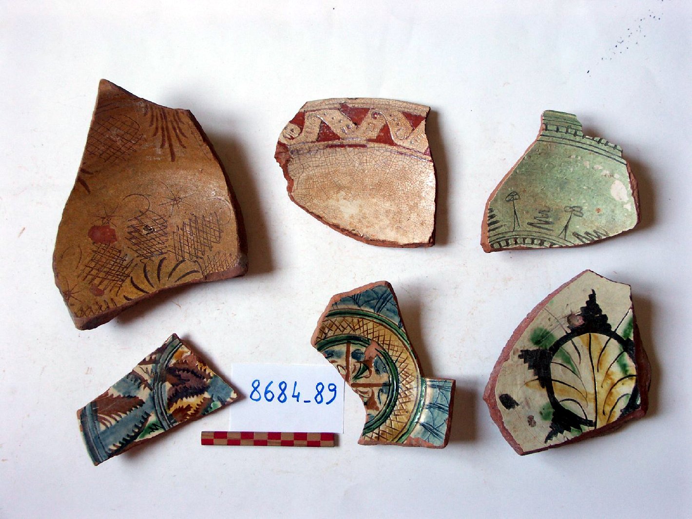 motivi decorativi (piatto, frammento) - ambito veneziano (secc. XVI/ XVII)