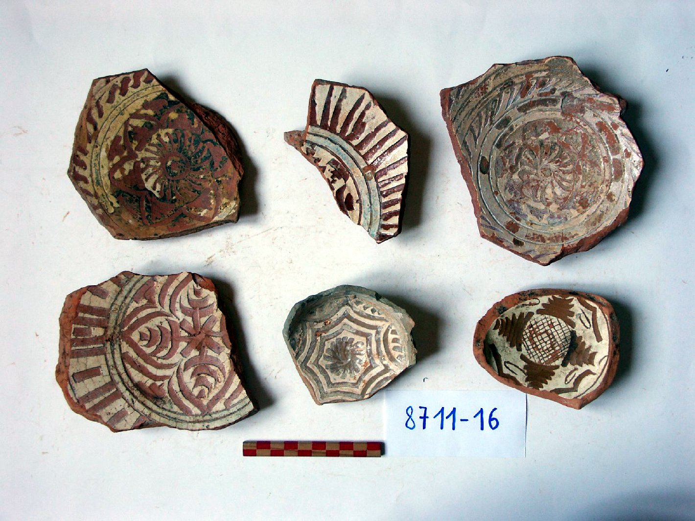 motivi decorativi (scodella, frammento) - ambito veneziano (secc. XVI/ XVII)