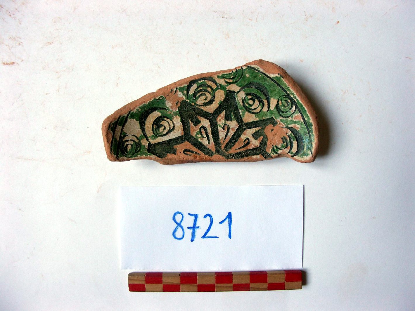 motivi decorativi (piattino, frammento) - ambito veneziano (secc. XVI/ XVII)