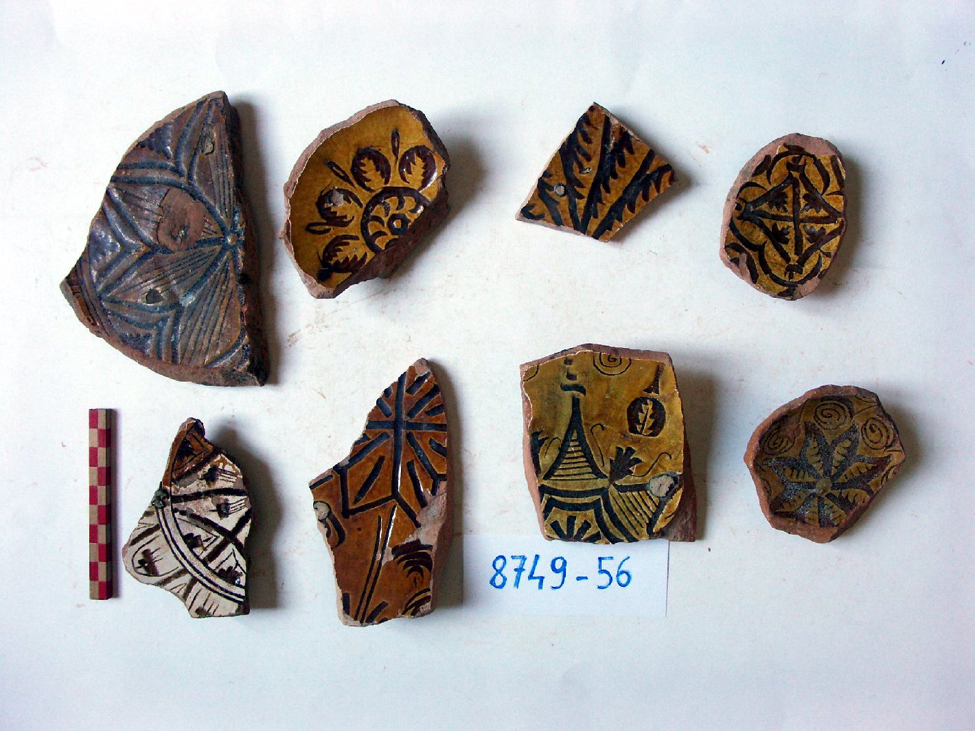 motivi decorativi (piattino, frammento) - ambito veneziano (secc. XVI/ XVII)