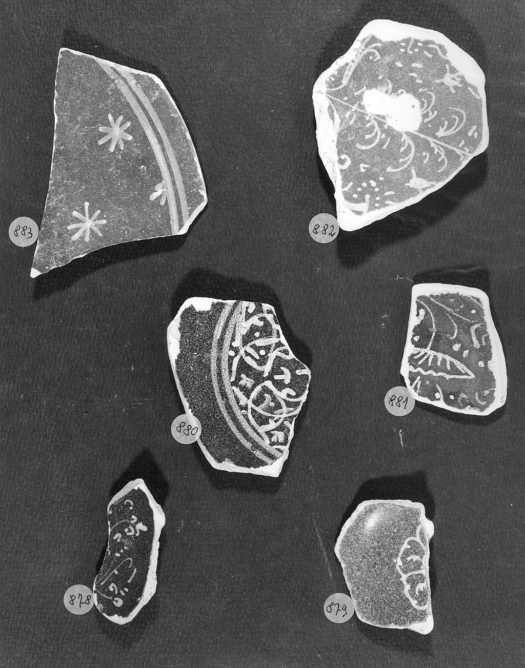 motivi decorativi (piattino, frammento) - ambito veneto (secc. XV/ XVI)