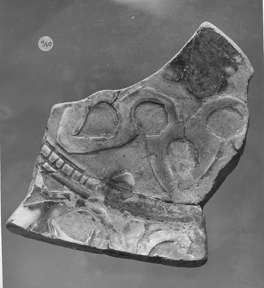 motivi decorativi (piatto, frammento) - ambito veneto (secc. XV/ XVI)