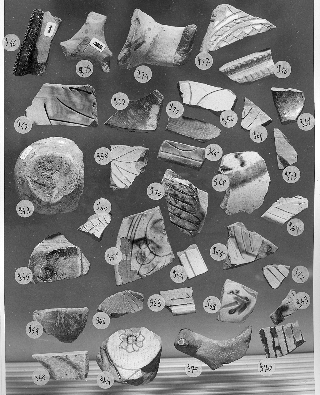 motivi decorativi (piattino, frammento) - ambito veneto (secc. XV/ XVI)