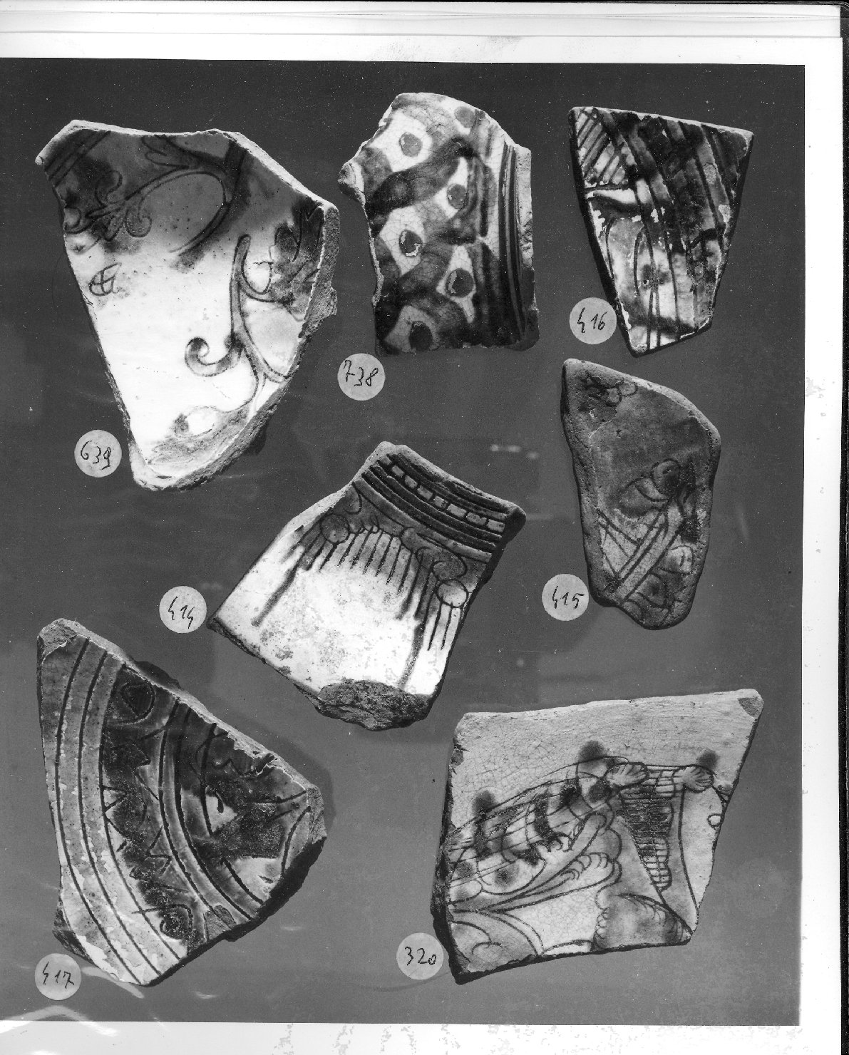 motivi decorativi geometrici e vegetali stilizzati (ciotola, frammento) - ambito veneziano (secc. XVI/ XVII)