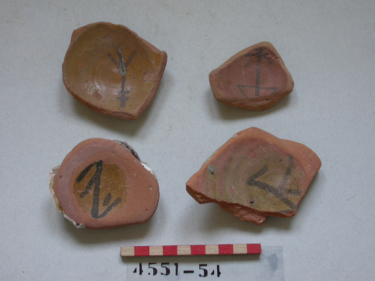 motivi decorativi geometrici (scodella, frammento) - ambito veneziano (sec. XIV)