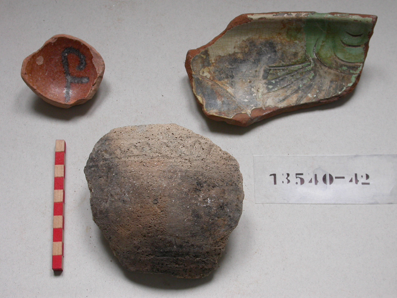 motivi decorativi vegetali a palmette (bacino, frammento) - ambito veneziano (secc. XIV/ XV)