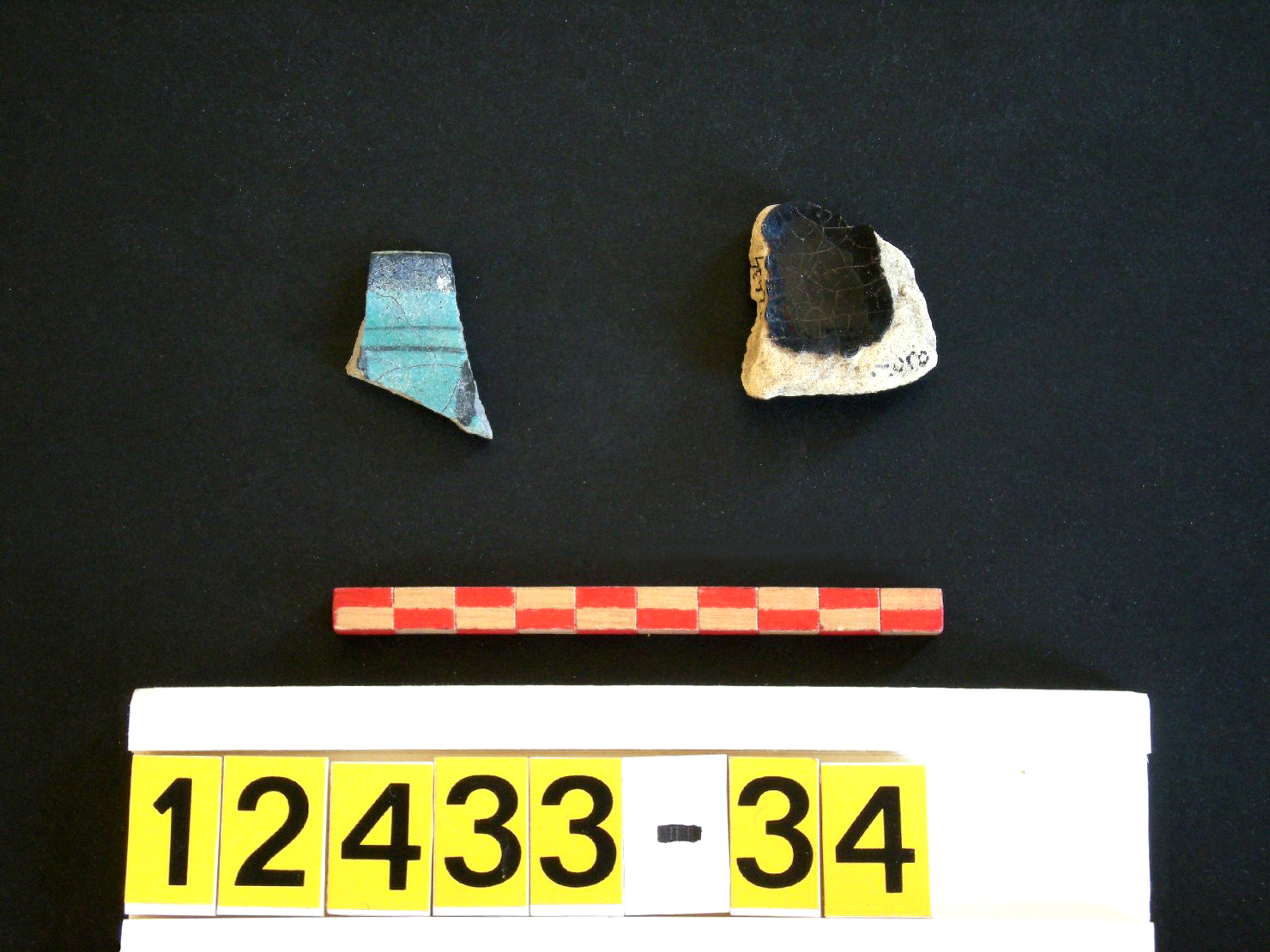 motivi decorativi geometrici (bacino, frammento) - produzione sirio-egiziana (secc. XII/ XIII)