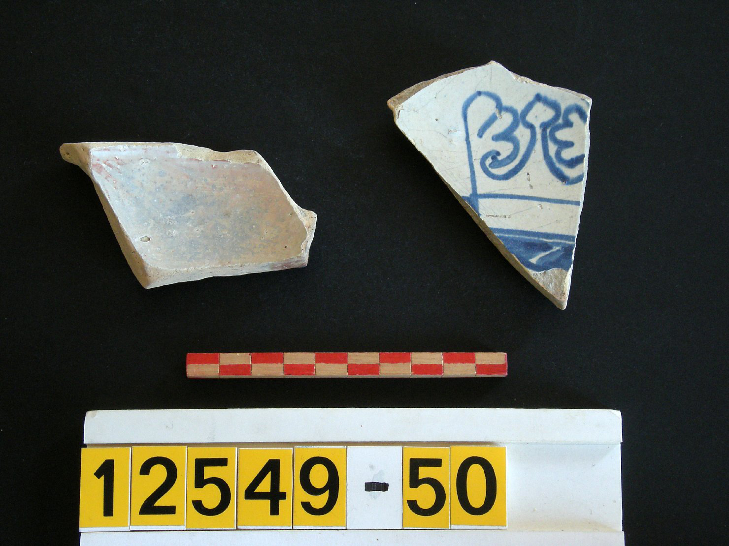 motivi decorativi geometrici e vegetali stilizzati (scodella, frammento) - produzione valenciana (sec. XV)