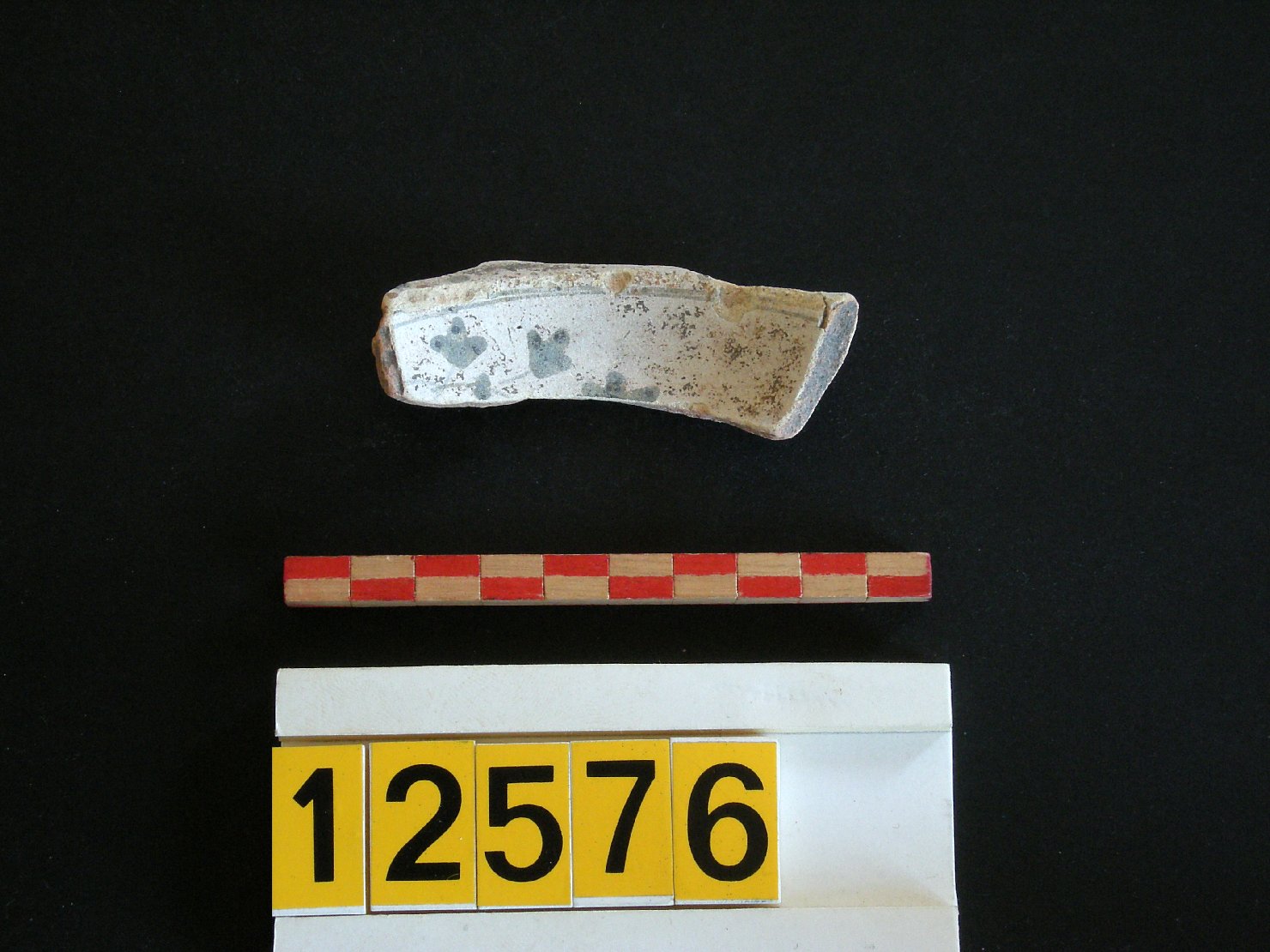 motivi decorativi geometrici e vegetali (scodella, frammento) - produzione valenciana (sec. XV)