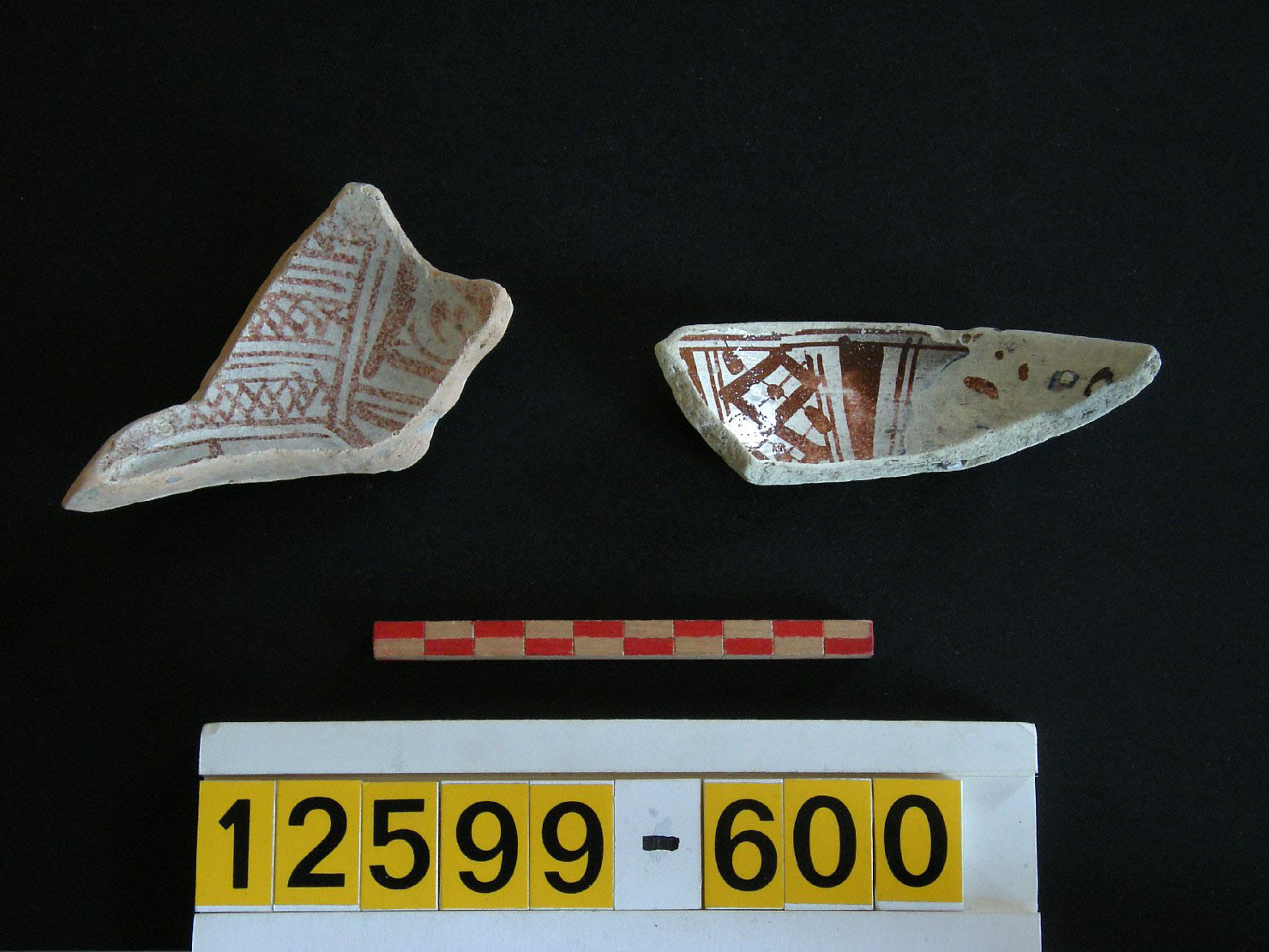 motivi decorativi geometrici (scodella, frammento) - produzione valenciana (sec. XV)