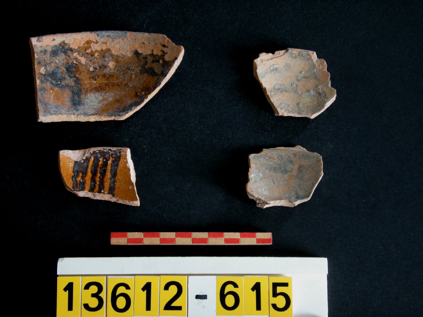 motivi decorativi geometrici (scodella, frammento) - ambito veneziano (secc. XIII/ XIV)