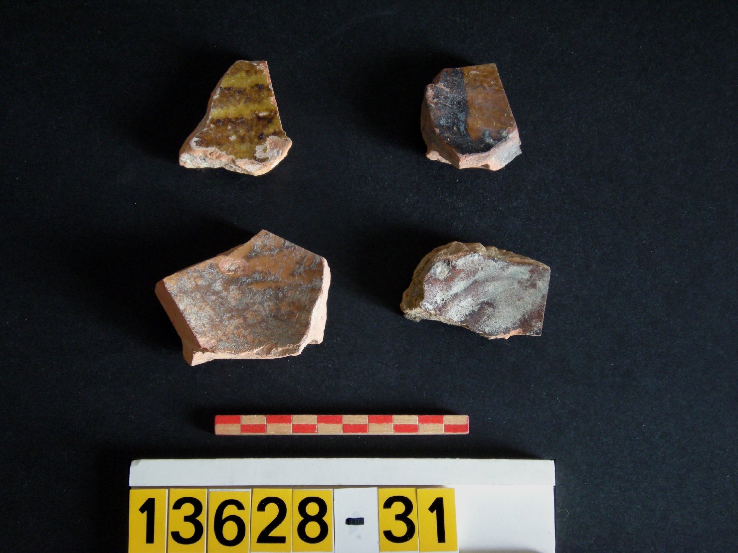 motivi decorativi geometrici (bacino, frammento) - ambito veneziano (secc. XIII/ XIV)