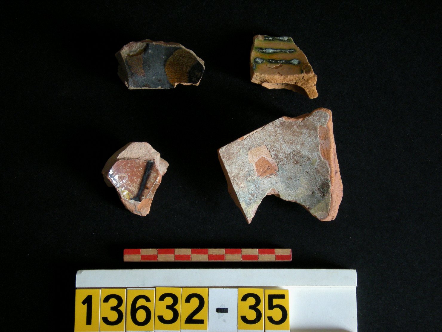 motivi decorativi geometrici (bacino, frammento) - ambito veneziano (secc. XIII/ XIV)