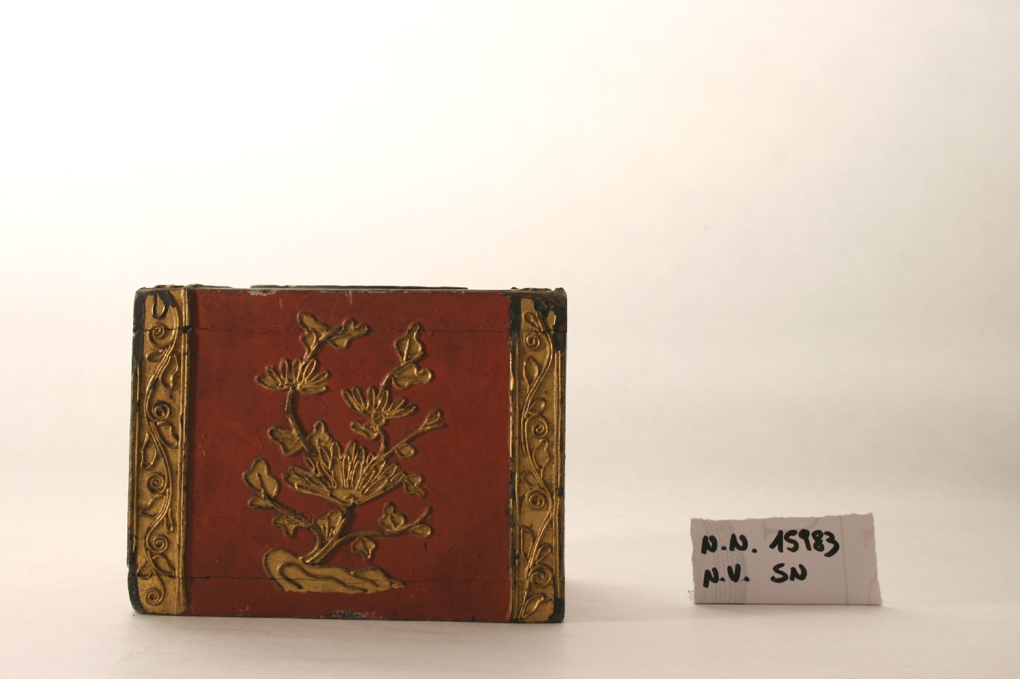 fiori e motivi decorativi vegetali (basamento, opera isolata) - ambito siamese (sec. XIX)