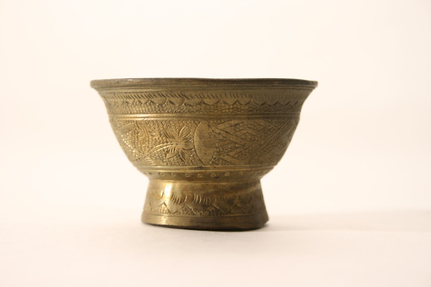 motivi geometrici, fiori (coppetta, opera isolata) - ambito cinese (?) (inizio sec. XIX)