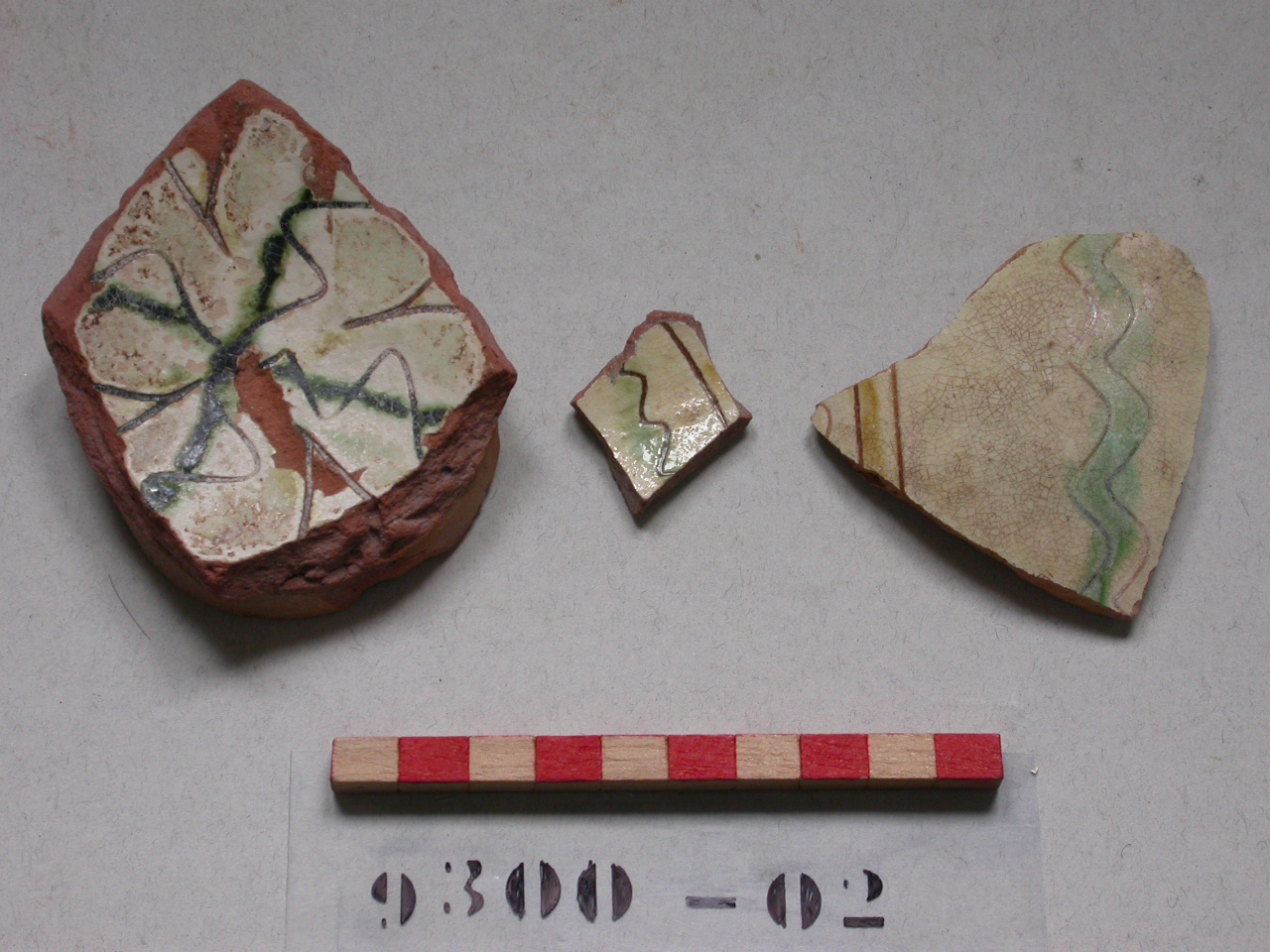 motivi decorativi vegetali (piatto, frammento) - ambito veneziano (sec. XIV)