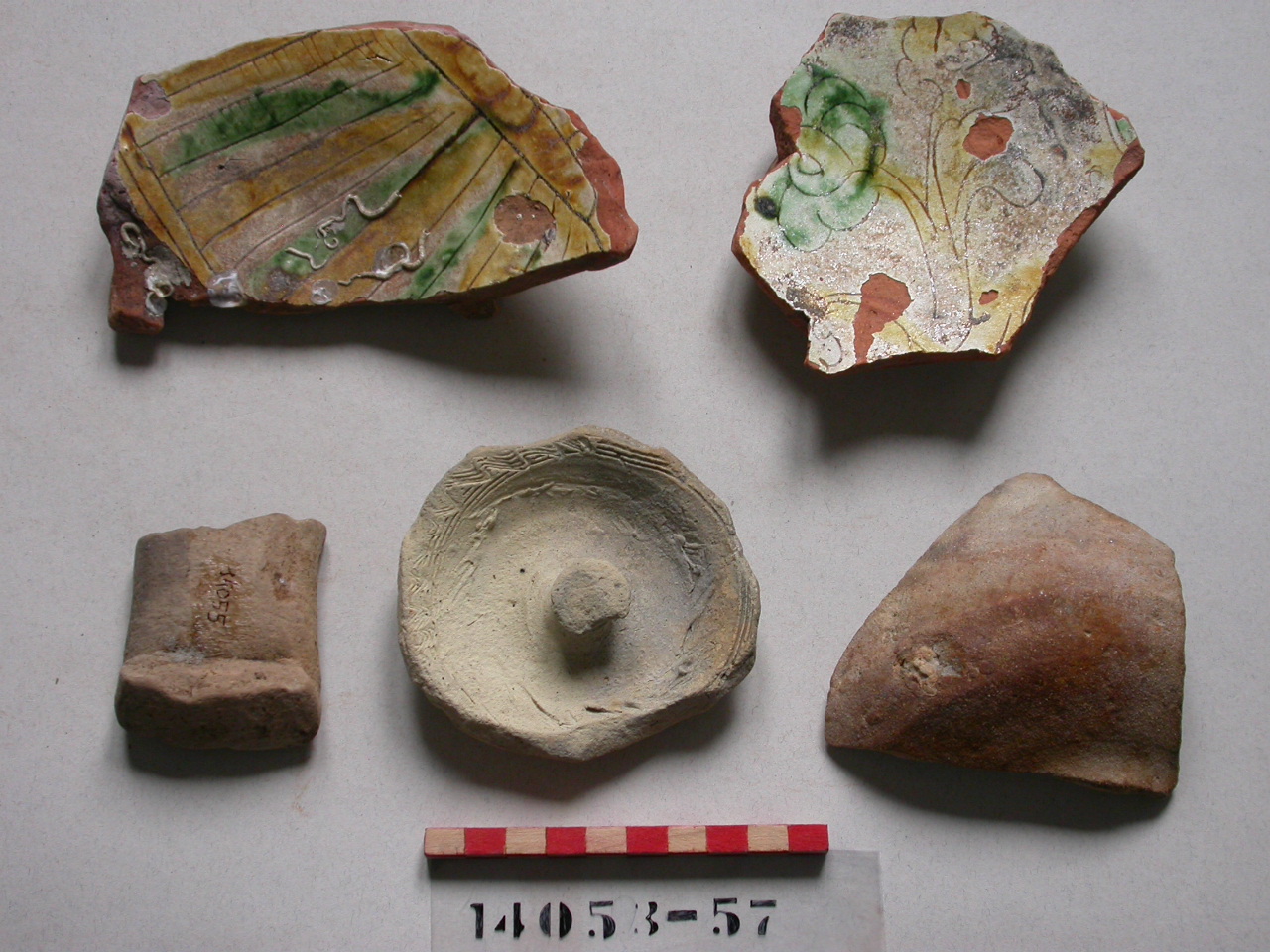 motivi decorativi vegetali (piatto, frammento) - ambito veneziano (secc. XVI/ XVII)