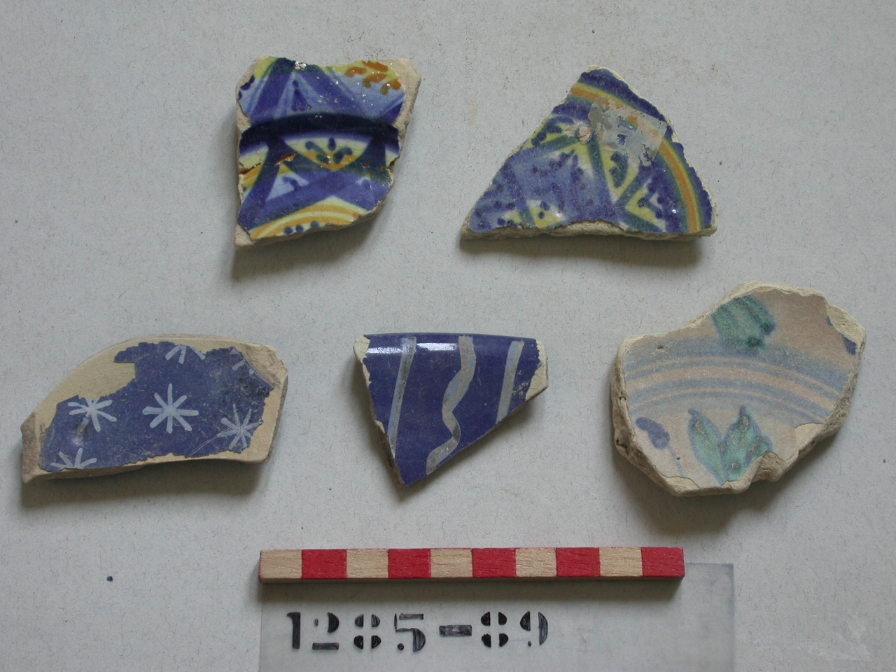 motivi decorativi geometrici (scodella, frammento) - produzione romagnola (seconda metà sec. XVI)