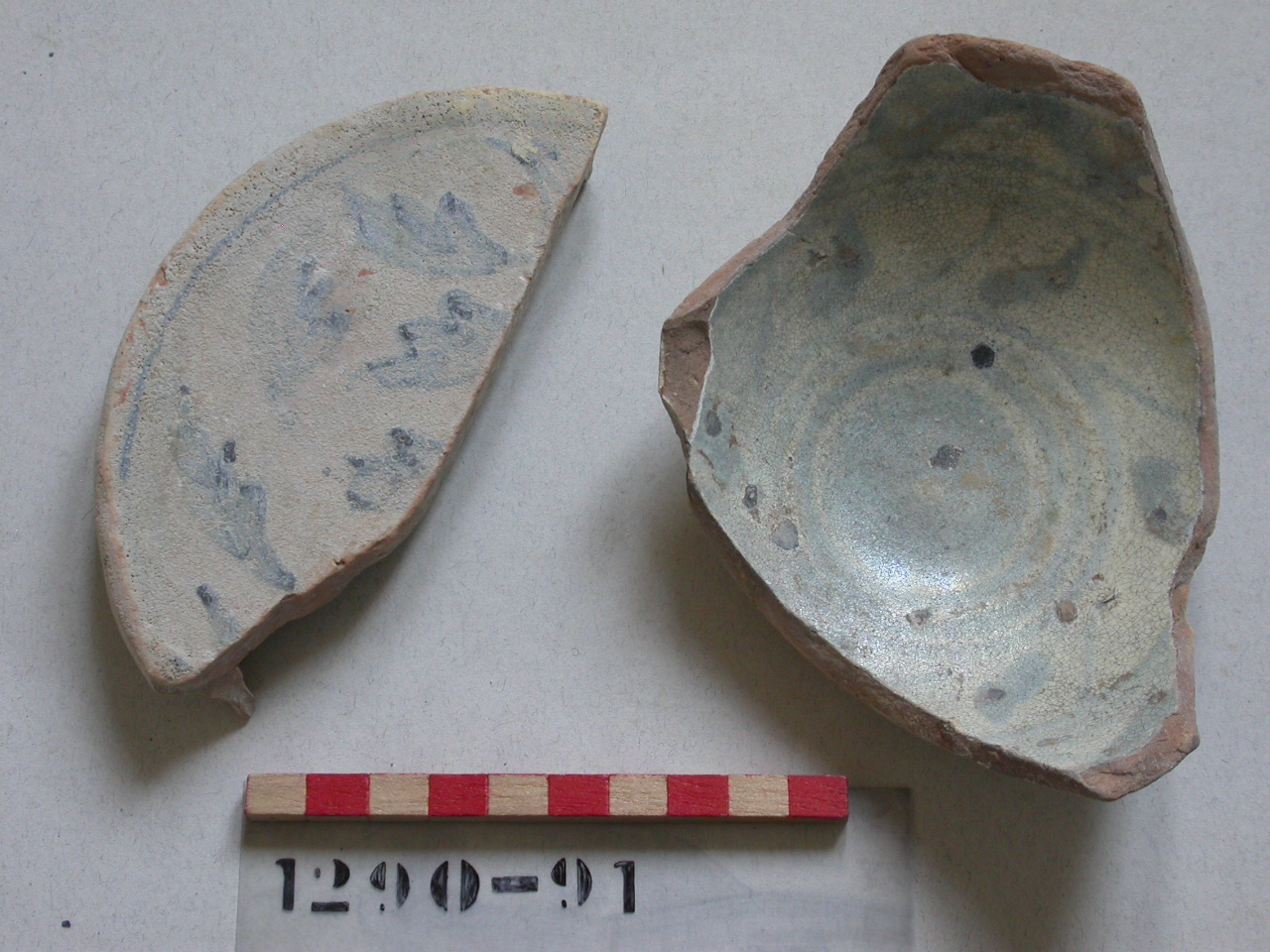 motivi decorativi geometrici e vegetali (scodella, frammento) - ambito padano (sec. XVII)