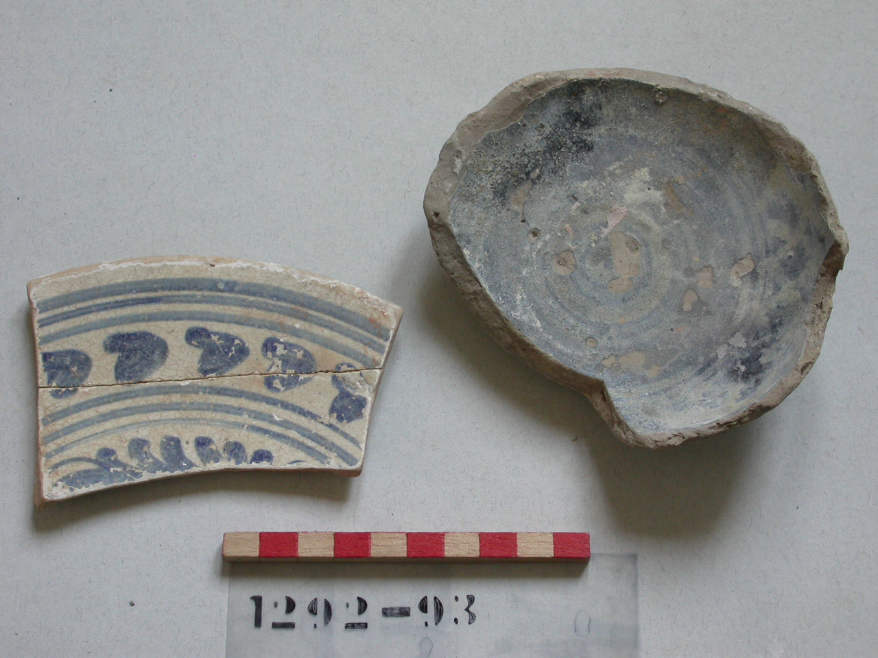 motivi decorativi geometrici (scodella, frammento) - produzione romagnola (secc. XVI/ XVII)