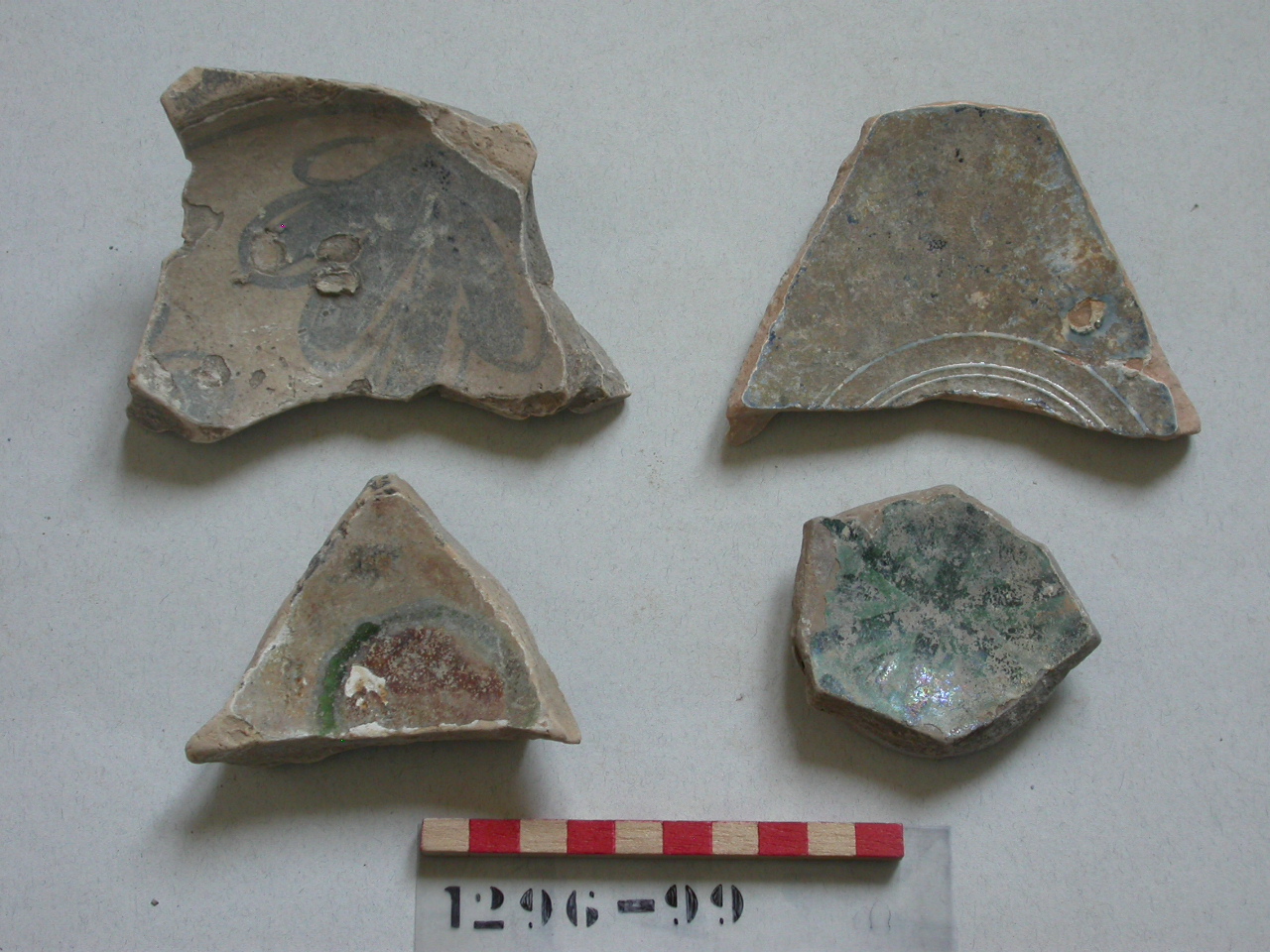 motivi decorativi astratti (piatto, frammento) - ambito veneziano (secc. XVI/ XVII)