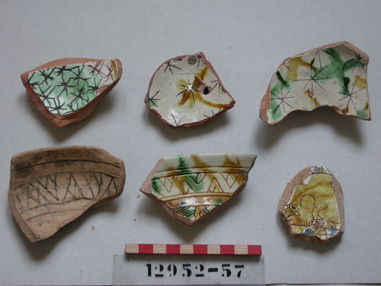 motivi decorativi zoomorfi (scodella, frammento) - ambito veneziano (sec. XVI)