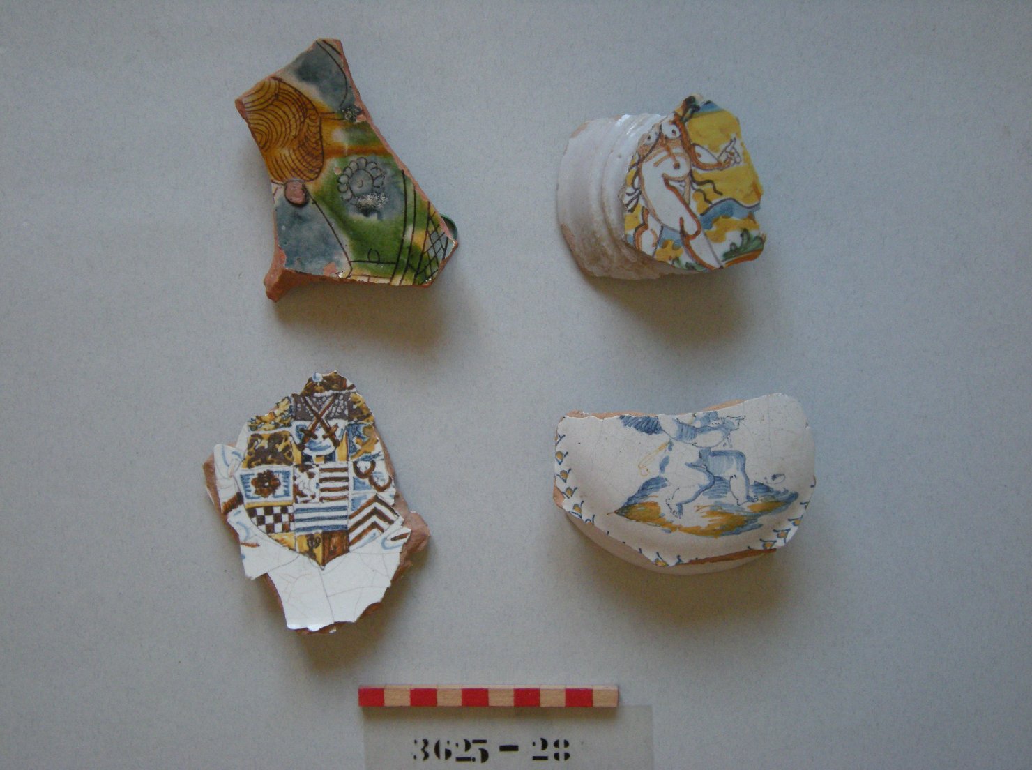 figura nuda (alzata, frammento) - produzione di Deruta (prima metà sec. XVII)