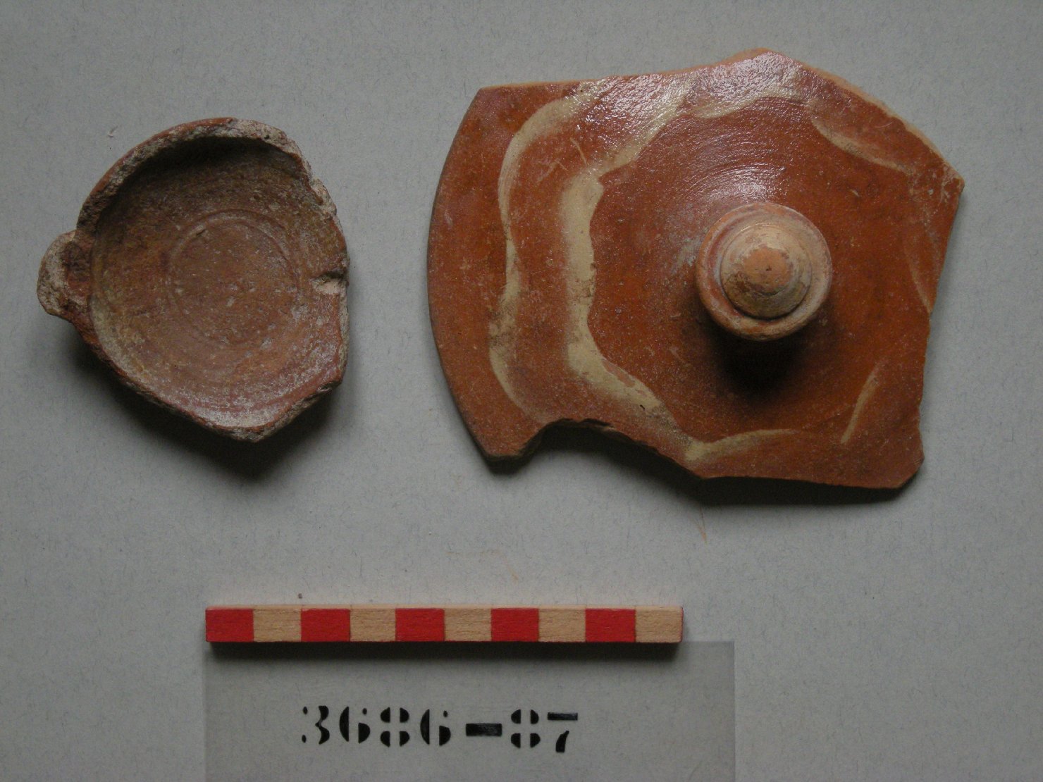 motivi decorativi geometrici (coperchio, frammento) - ambito veneziano (secc. XVII/ XVIII)