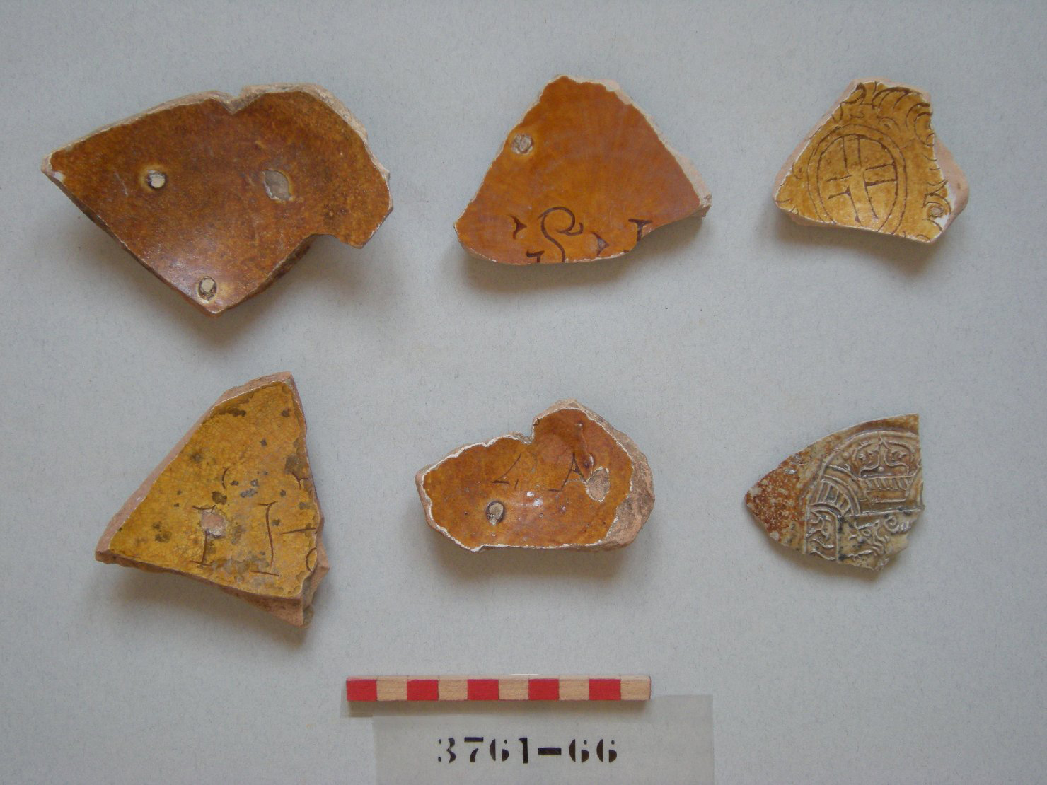 iscrizione (piatto, frammento) - ambito veneziano (secc. XVII/ XVIII)