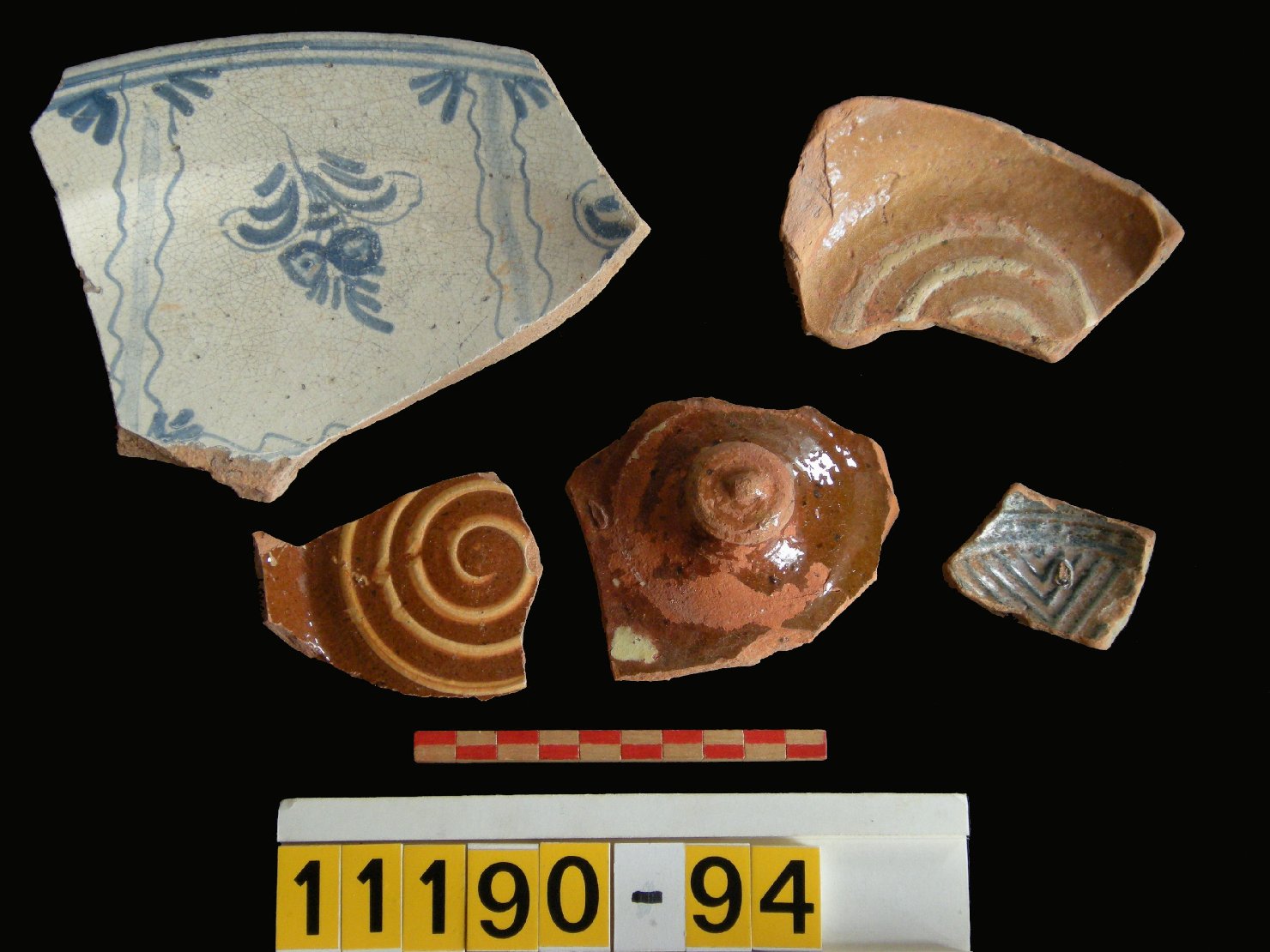 motivi decorativi vegetali (piatto, frammento) - ambito veneziano (secc. XVII/ XVIII)