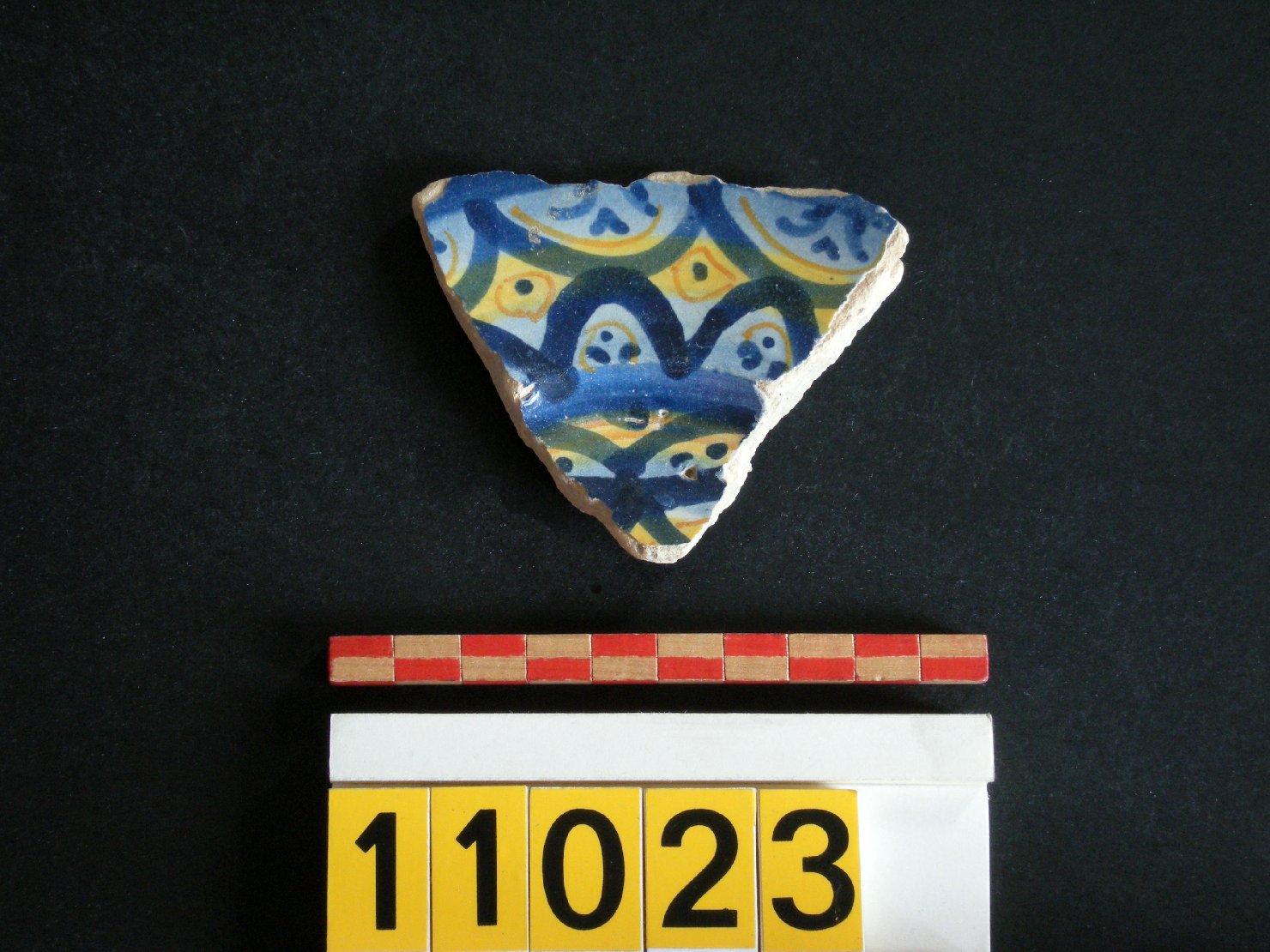 motivi decorativi geometrici (piatto, frammento) - ambito faentino (prima metà sec. XVI)