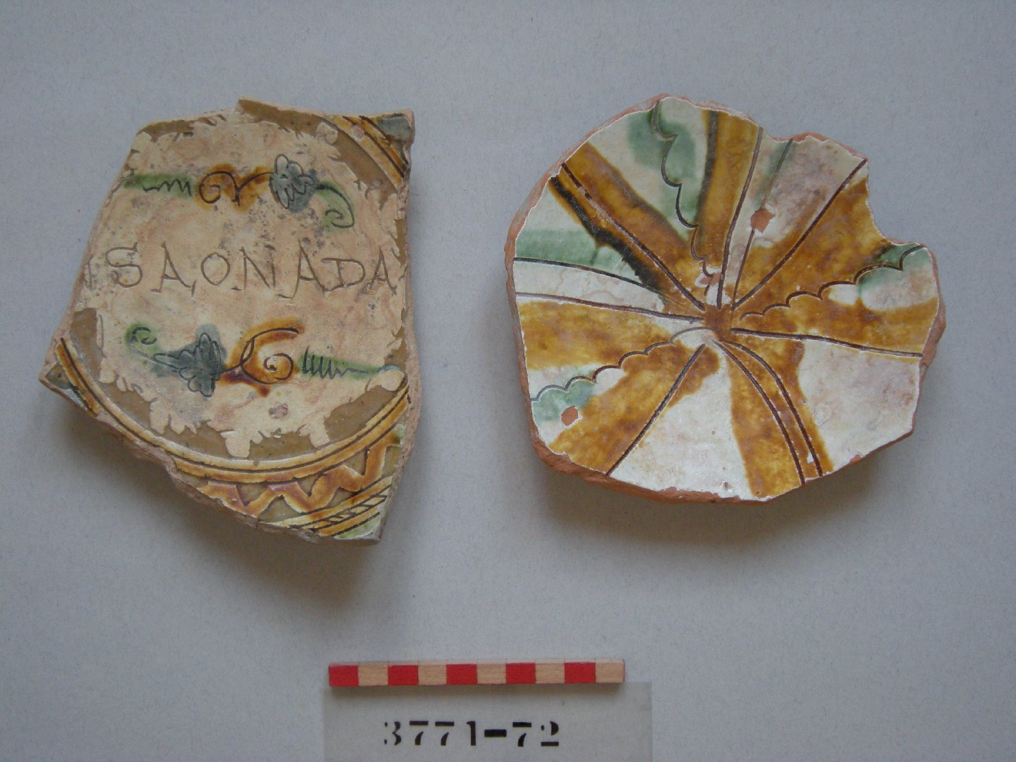 iscrizione (piatto, frammento) - ambito veneziano (secc. XVI/ XVII)