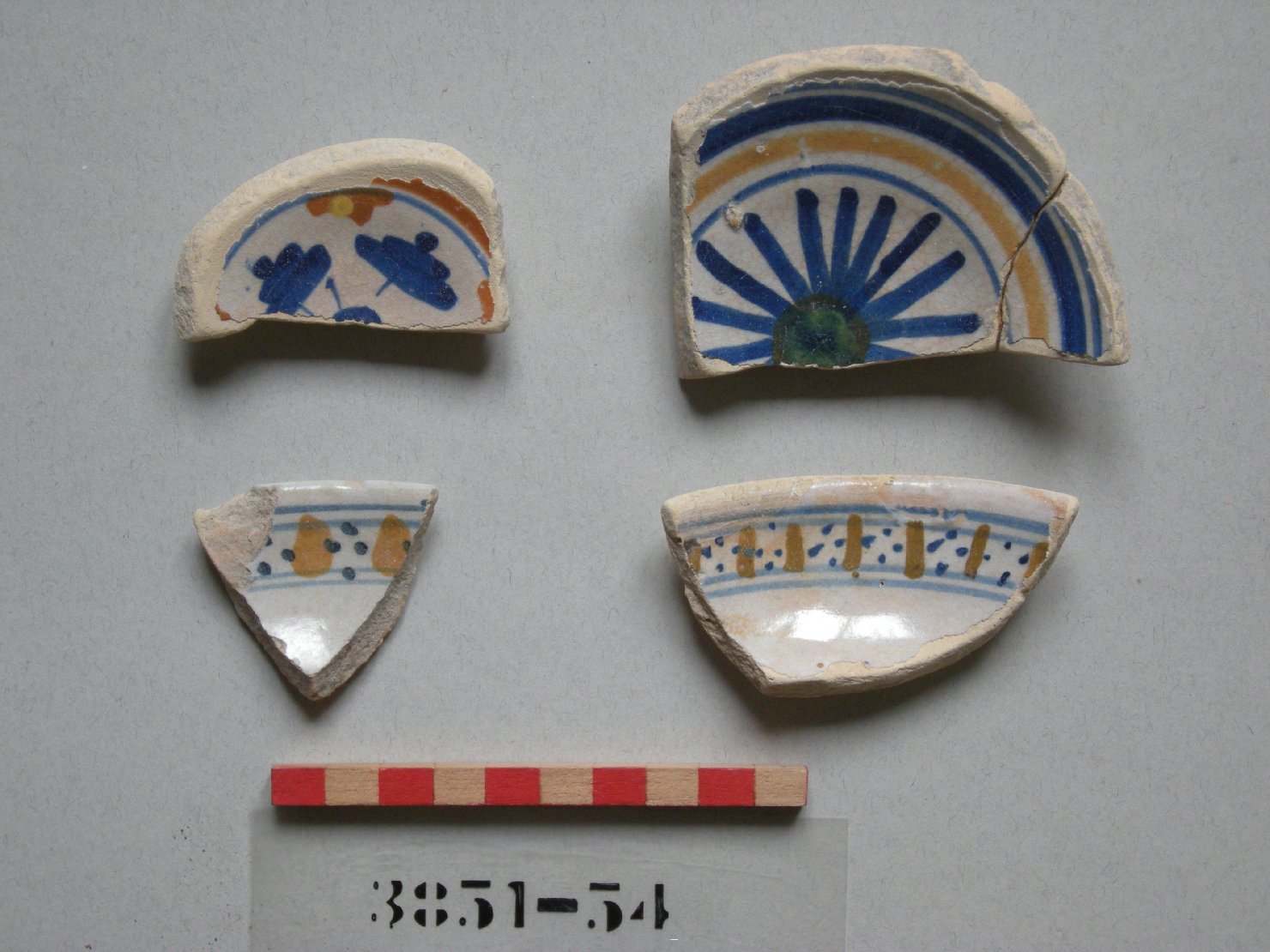 motivi decorativi geometrici (scodella, frammento) - produzione romagnola (secc. XV/ XVI)